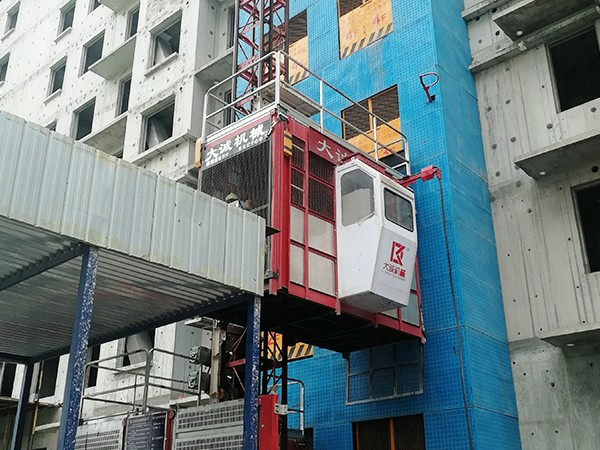 山西三建使用大誠機械施工升降機、物料提升機案例