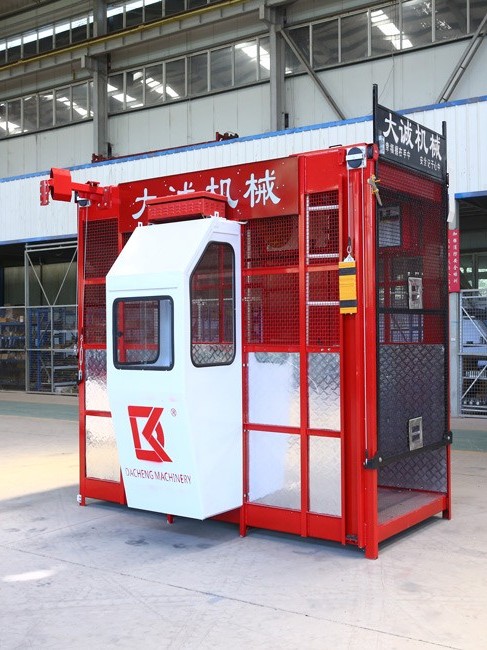 施工電梯安全運(yùn)行時(shí)的注意事項(xiàng)！
