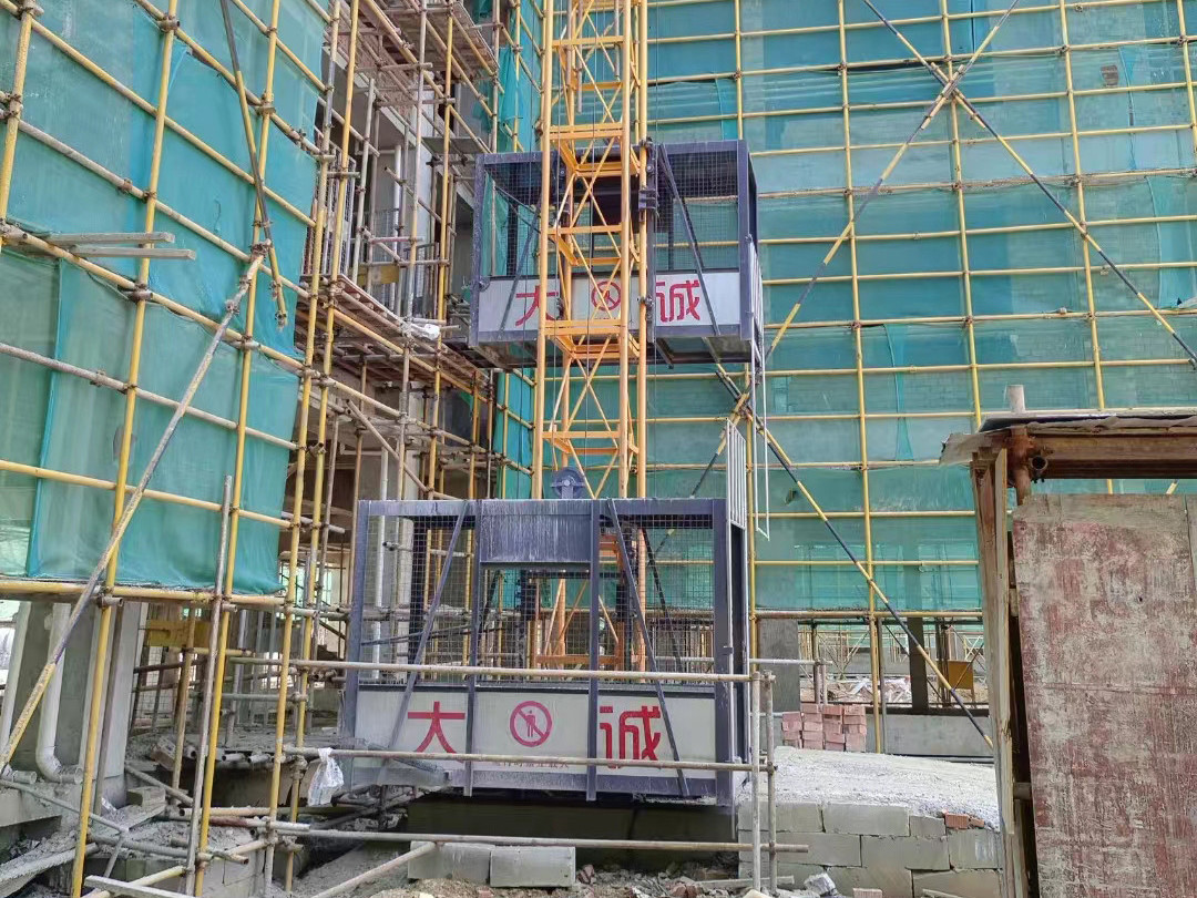 鋼絲繩物料機(jī)在建筑領(lǐng)域中有哪些具體應(yīng)用案例？